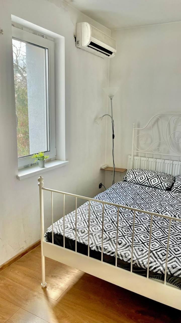 Comfy, Nice And Small Room In Krakow Bagian luar foto