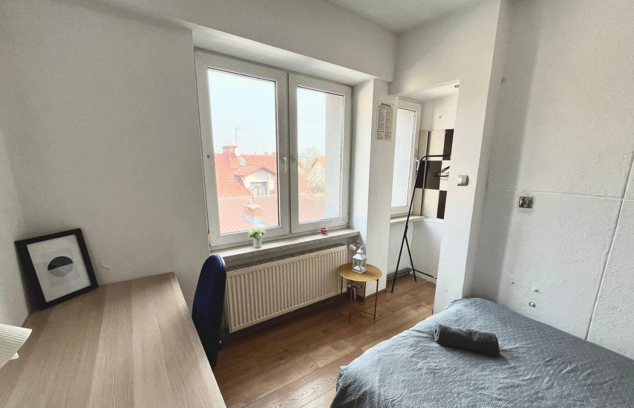 Comfy, Nice And Small Room In Krakow Bagian luar foto