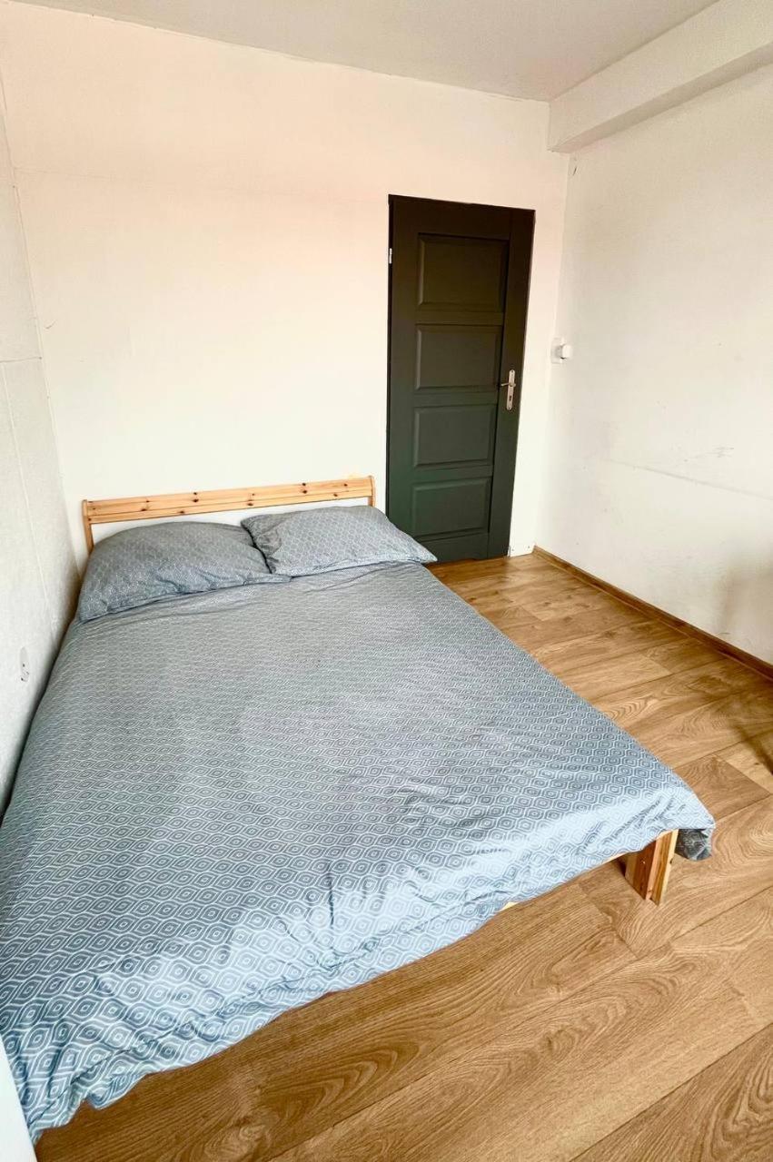 Comfy, Nice And Small Room In Krakow Bagian luar foto